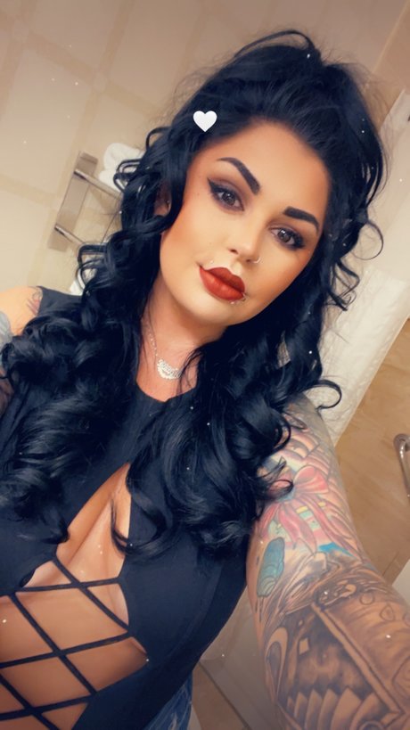 Killer Queen exclusive pornstar image