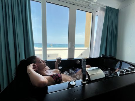 Nikivmz nice model pic