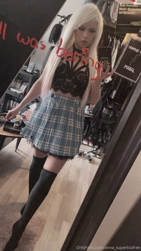 Superbia model perfect picture