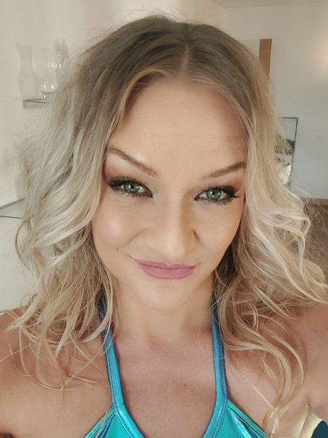 _Subana Grande_ perfect model pics