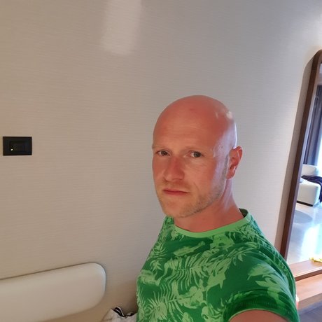 Twobone pornstar nude picture