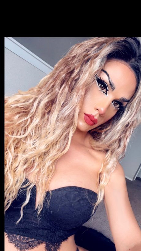 Ts BarbieHuge model hot photo