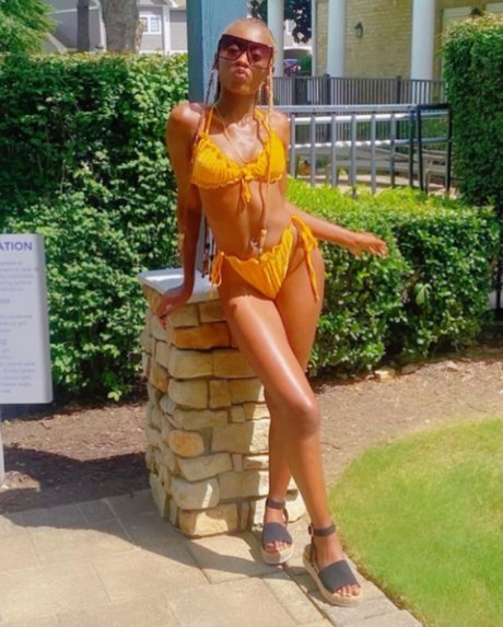 Honeymoon Isl nd erotic model pic