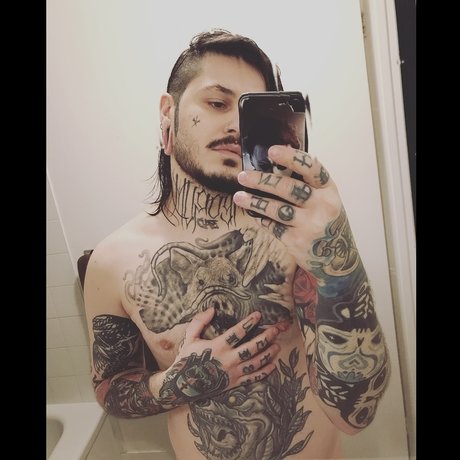 Christ Rotted top star photos