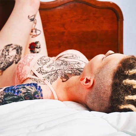 Olliecollie710 naked model photo