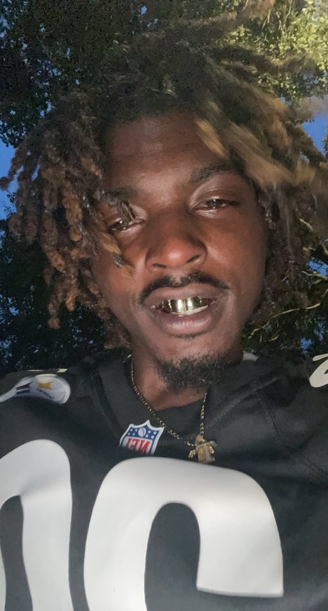 iKickClouds erotic model pics