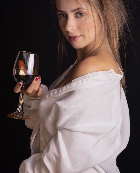 Paola Prattes_ sexy pornstar photo