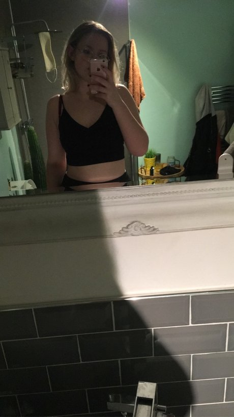 Sophia Brown pretty pornstar img