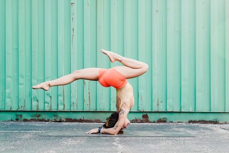 Yoga with Lynz beautiful pornstar archive