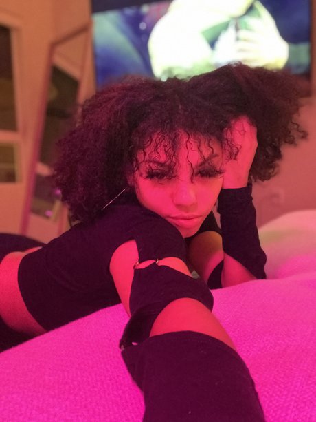 Majin Mariaa star nude photo