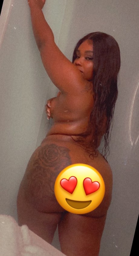 Paris Lee star nudes pic