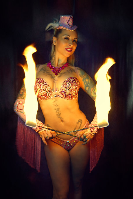 Ivizia Dakini nude actress img