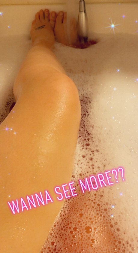 Scarlett Brew_ model nude pictures