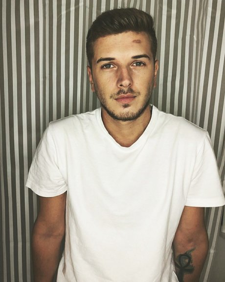 Ronin nudes star image