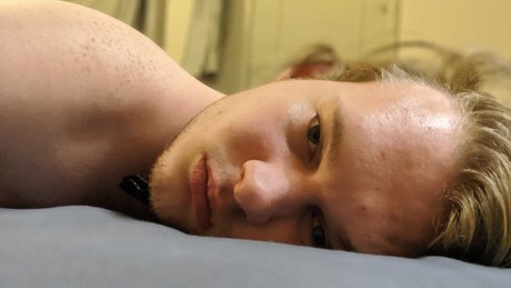 Isaac 8699 erotic actress pics