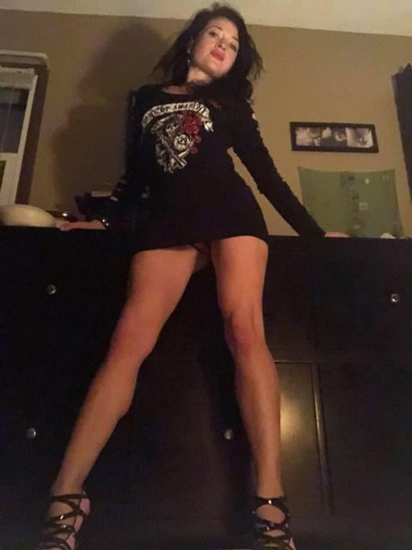 Luna Lilly naked pornstar pic