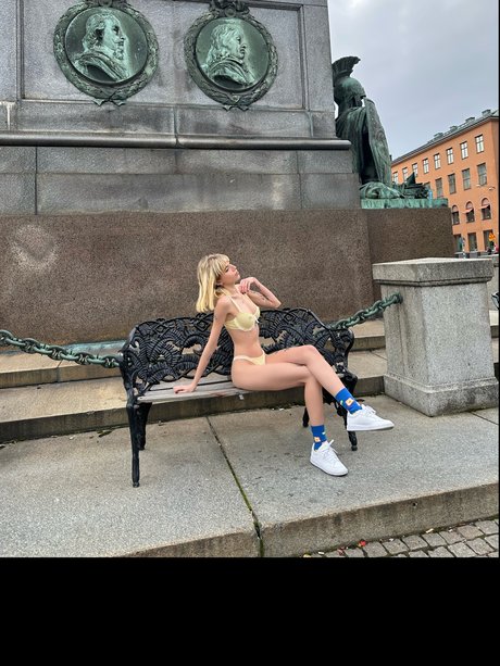 Frida_ xxx star photo