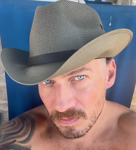 XavierBear naked pornstar images