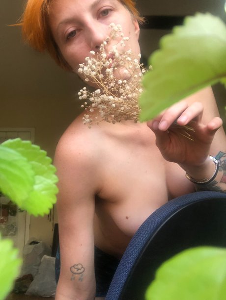 Neon Faye model pretty pic