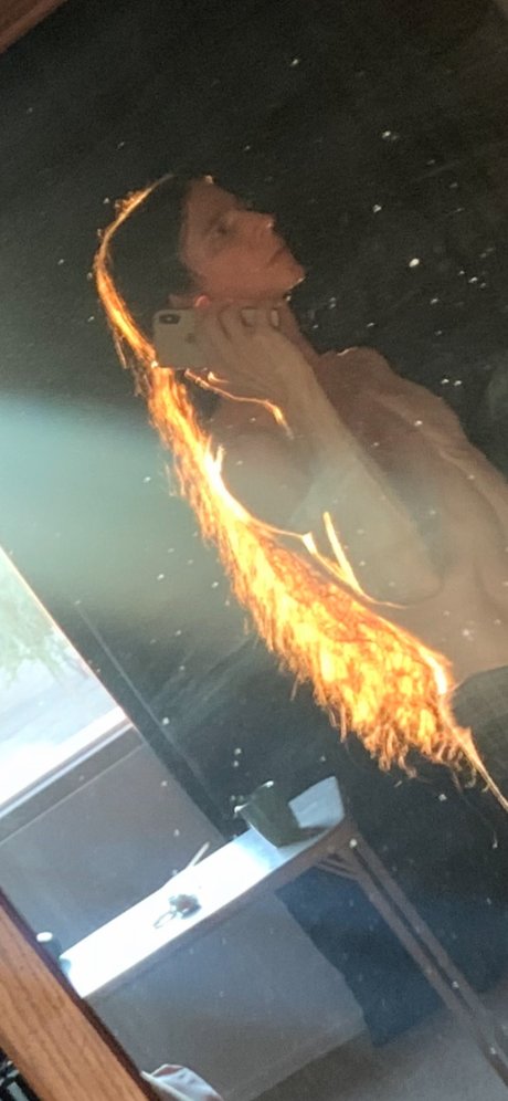 OracleApollo model pretty pic