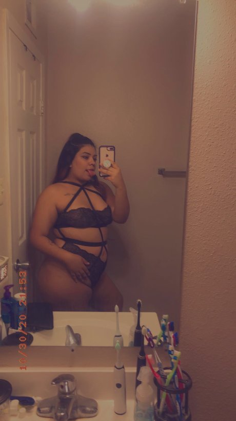 Renaa star sexy galleries