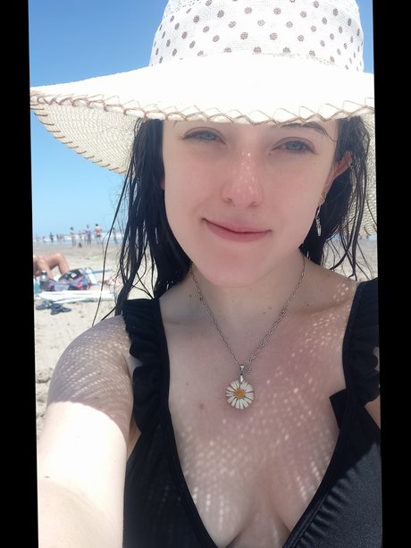 Hikari Viky pornstar naked img