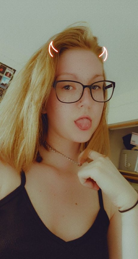 Renee Simcox free star img