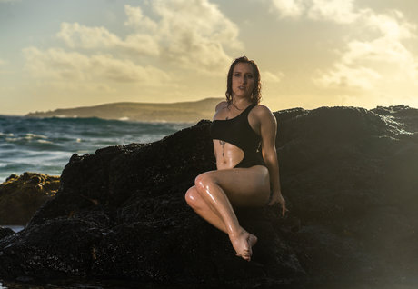 Lydia Quinn art model photo