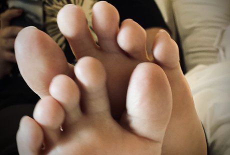 Sierra James art model pic