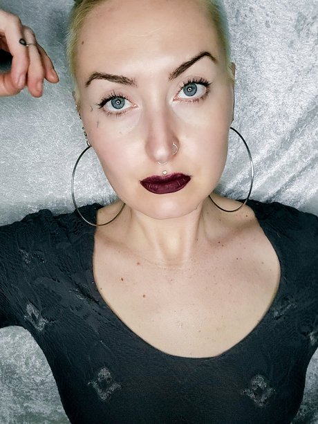 Domina Sasha Beverly art model pics