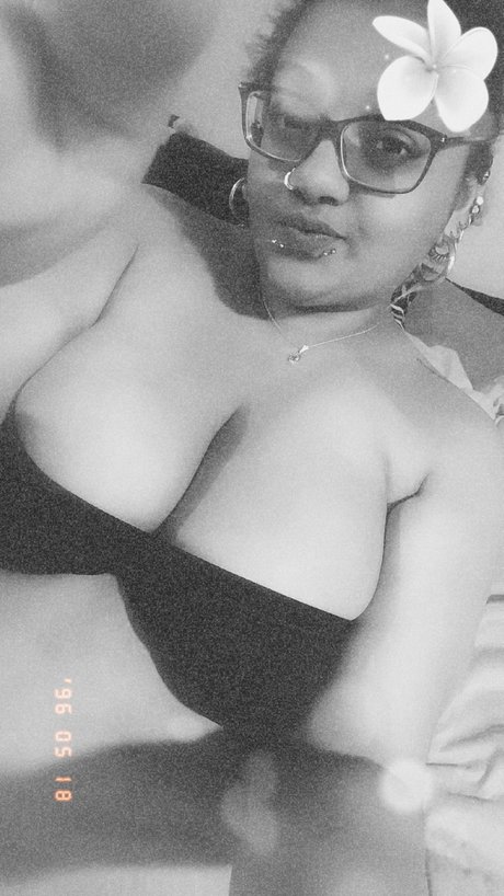 GT QUEENN porn actress photos