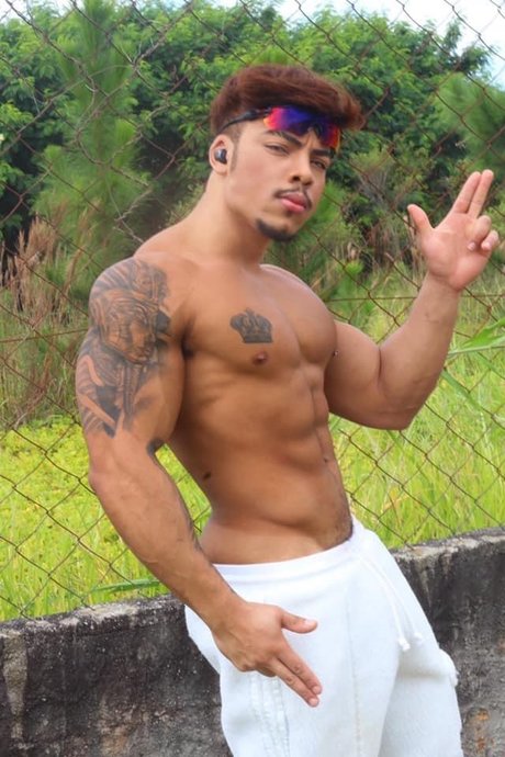 Vinny Roy adult model img