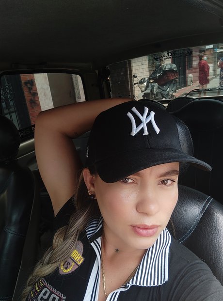 Caramelo 19 pornstar hot photo