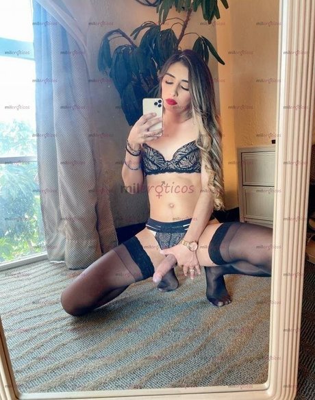 Isabela Duran naked pornstar img