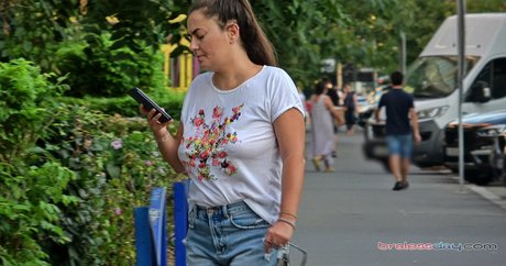 Candid Bralessday nudes star pics