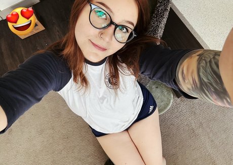 Fooya model hot images