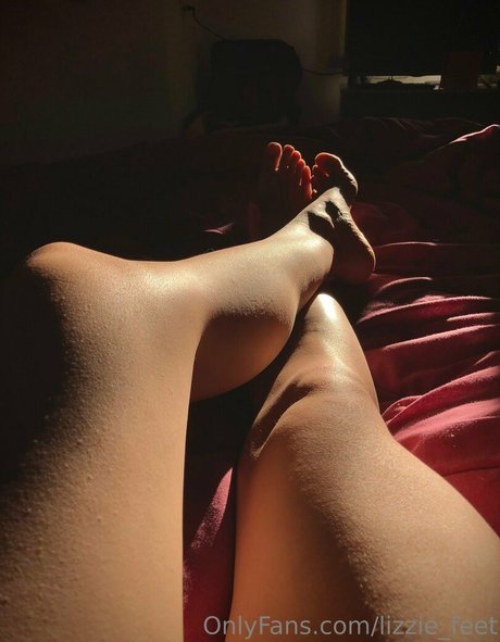 lizzie feet model adult photos