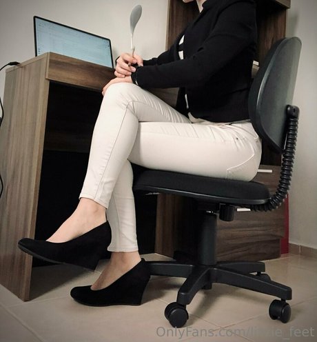 lizzie feet porn actress picture