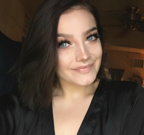 KrispyKremeRose model best picture