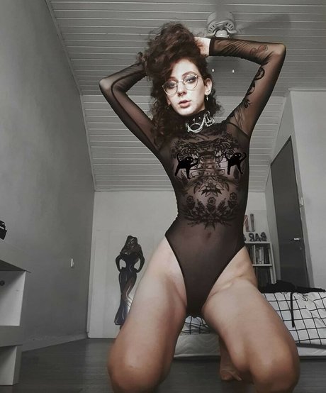 Nico Aro art model img