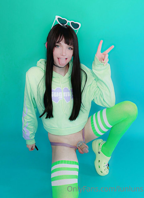 lunluns sexy model image