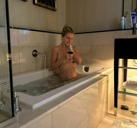 Allyyyrose nudes star photo