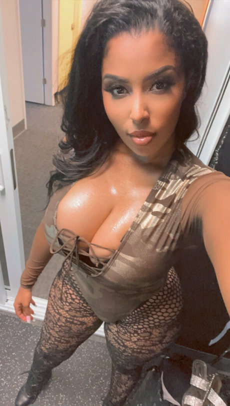 iamsweette pretty model img