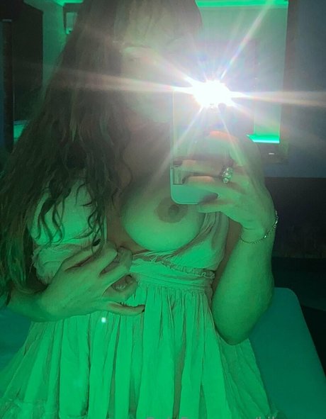 kika poa model nude img