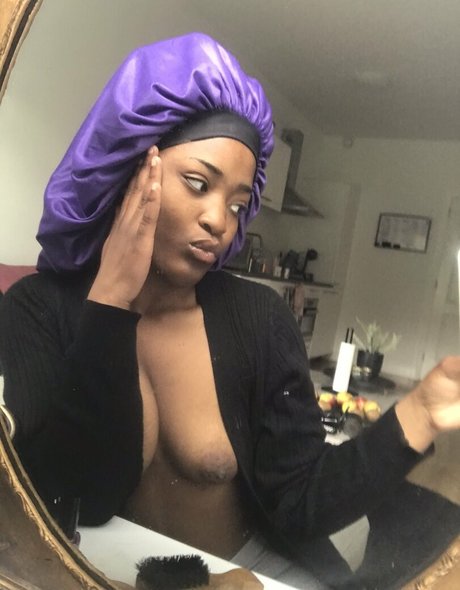 Mellaa Baby naked model picture