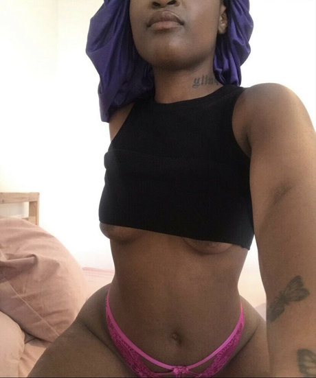 Mellaa Baby model nude pictures