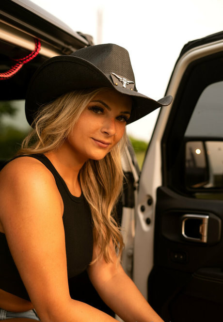 itsfaithmarone top actress pictures