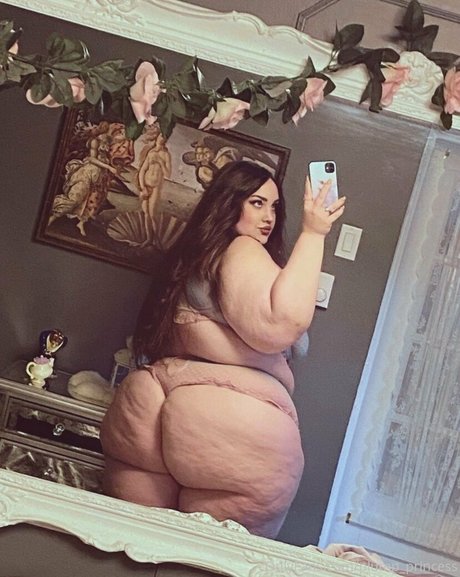 plump princess nice model img
