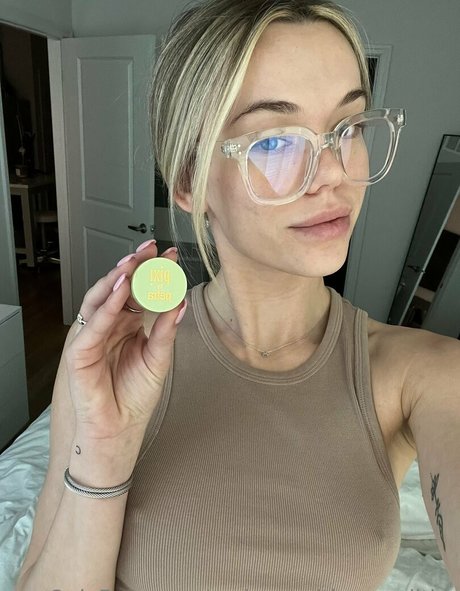 makeupwithmeredithh beautiful model pics