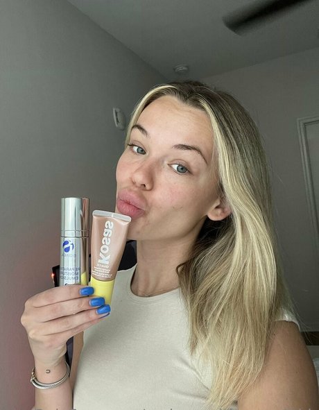 makeupwithmeredithh model hot photos